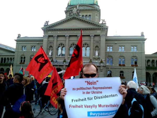 Акция в Берне под зданием Парламента в защиту свободы слова на Украине